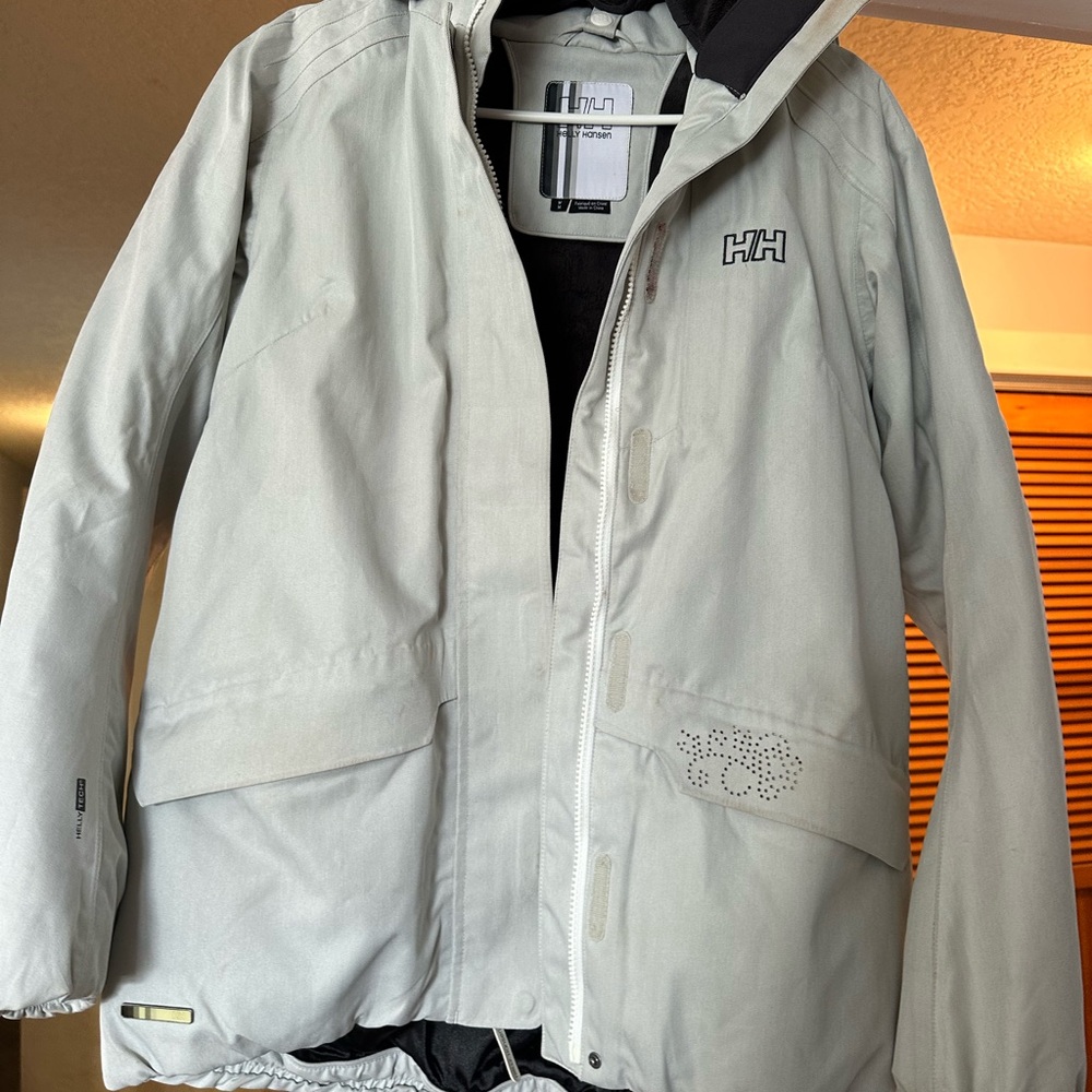 Helly Hansen Gray Ski Jacket Weather-Resistant Outdoor Essential